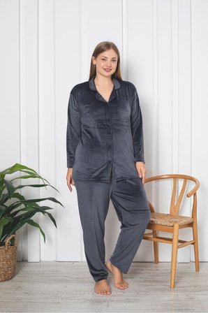 Büyük Beden Boydan Düğmeli Kadife Pijama Takımı