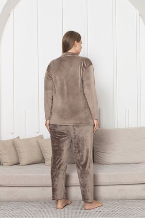 Büyük Beden Boydan Düğmeli Kadife Pijama Takımı