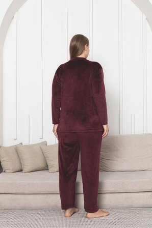 Büyük Beden Boydan Düğmeli Kadife Pijama Takımı