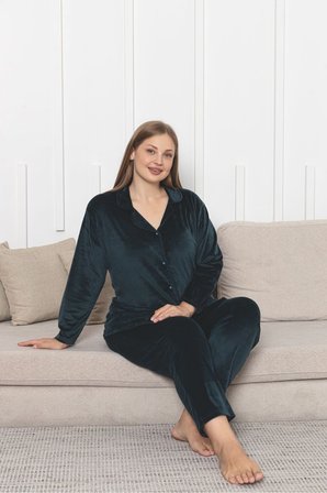 Büyük Beden Boydan Düğmeli Kadife Pijama Takımı