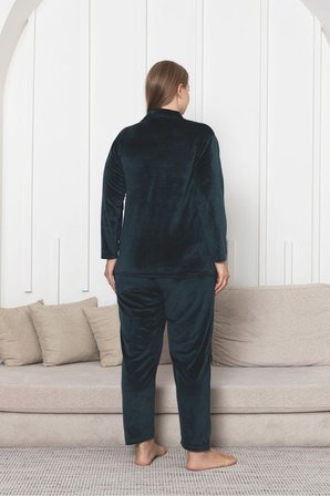 Büyük Beden Boydan Düğmeli Kadife Pijama Takımı