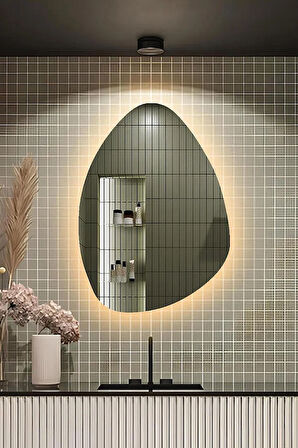 Fawdecor Led Işıklı Asimetrik Üçgen Model Dekoratif Duvar Aynası, Modern Eşsiz Ayna, Duvar Dekorasyon Ürünü 40 x 60 Cm Gün Işığı