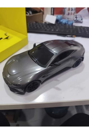 2.4 GHZ 1:18 Uzaktan Kumandalı Araba Lisanlı Full Fonksiyon Pilli Aston Martin Vantage