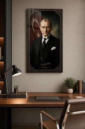 Atatürk Portre Baskılı Cam Tablo – Türk Bayraklı UV Baskı Duvar Dekoru