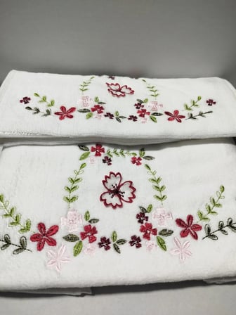 Aybüke Kadife 3D Nakışlı Analı Kızlı Havlu Takımı 1 Adet 30x50 cm ve1 Adet 50x90 cm