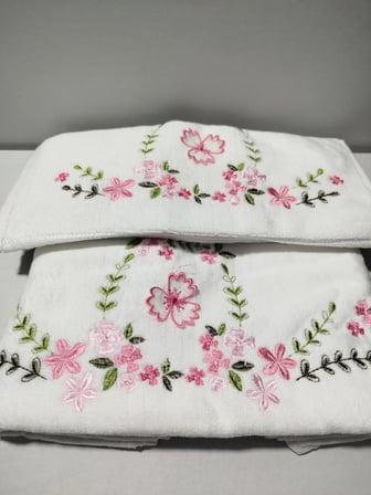 Aybüke Kadife 3D Nakışlı Analı Kızlı Havlu Takımı 1 Adet 30x50 cm ve1 Adet 50x90 cm