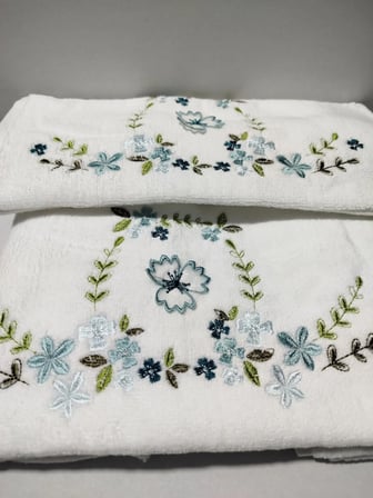 Aybüke Kadife 3D Nakışlı Analı Kızlı Havlu Takımı 1 Adet 30x50 cm ve1 Adet 50x90 cm