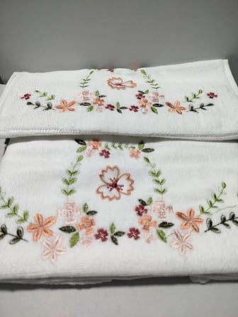 Aybüke Kadife 3D Nakışlı Analı Kızlı Havlu Takımı 1 Adet 30x50 cm ve1 Adet 50x90 cm