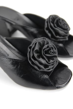 Rosette Esnek Yumuşak Kaymaz Taban (4/6 cm) Siyah Rugan El Yapımı Gül Detaylı Kadın Kalın Topuklu Terlik