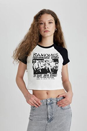 DeFacto Ramones Fitted Bisiklet Yaka Fitilli Kaşkorse Kısa Kollu Tişört C4439AX24SMWT32