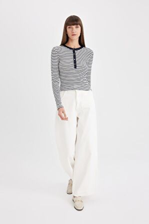 DeFacto Slim Fit Dar Kesim Bisiklet Yaka Çizgili Fitilli Kaşkorse Düğmeli Uzun Kollu Tişört D4271AX24AUNV245