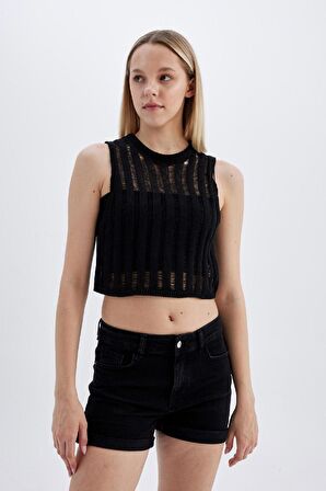 DeFacto Regular Fit Crop Bisiklet Yaka Kroşe Atlet D1982AX24SMBK56