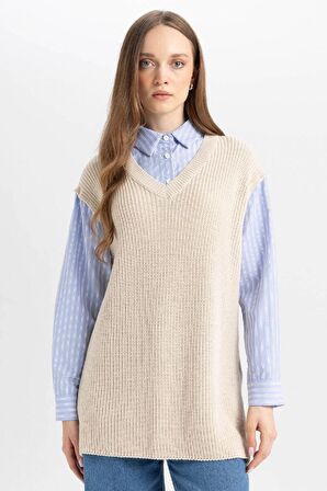 DeFacto Regular Fit V Yaka Yandan Yırtmaçlı Triko Süveter Tunik D1243AX24WNBG646