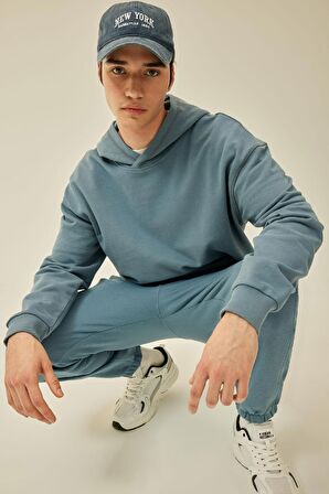 DeFacto Comfort Regular Fit Rahat Kalıp Kapüşonlu Kanguru Cepli Basic Düz Sweatshirt B4446AX24SPIN260