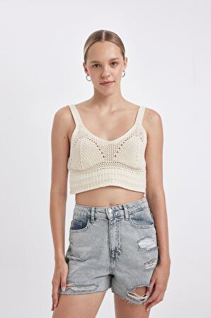 DeFacto Mom Fit Yüksek Bel Kesik Uçlu Paça Jean Şort B7684AX24HSNM55