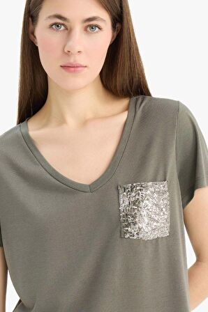 DeFacto Regular Fit V Yaka Cepli Kısa Kollu Tişört U3769AZ25SPKH401