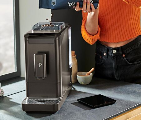 TCHIBO Esperto2 Caffe Tam Otomatik Öğütücülü Kahve Makinesi Granit Siyah