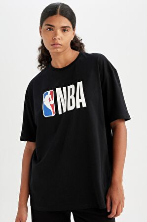 DeFactoFit NBA Wordmark Boxy Fit Bisiklet Yaka Kısa Kollu Tişört Z9313AZ24AUBK81