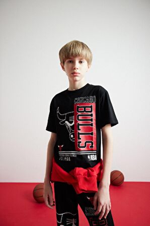 DeFacto Erkek Çocuk NBA Chicago Bulls Bisiklet Yaka Kısa Kollu Tişört D9504A825SMBK81