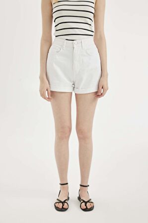 DeFacto Mom Fit Yüksek Bel Katlamalı Paça Beyaz Jean Şort C0679AX24SMWT1