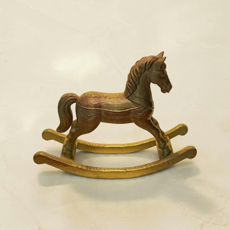 Dekoratif Gold Sallanan At Biblosu - Nostaljik Masa Üstü Aksesuarı (8X11 Cm)