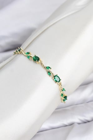 Pirinç Gold Renk Yeşil Zirkon Taşlı Çiçek Model Kadın Bileklik