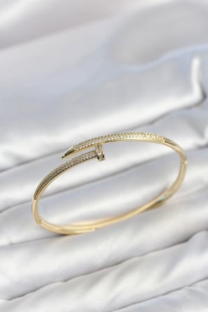 Gold Renk Çivi Model Zirkon Taşlı Kadın Kelepçe Bileklik