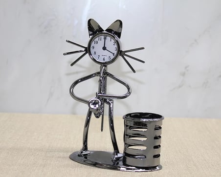 Metal Saksafon Çalan Müzisyen Kedi Saat Ve Kalemlik