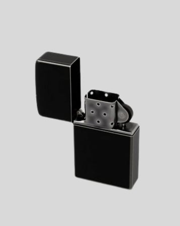 Metal Gövdeli Tasarım Çakmak Mat Yüzeyli ve Ergonomik Tutma Özellikli