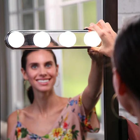 Kablosuz Parlak Banyo Stüdyo Makyaj Aynası Işığı Pilli Vantuzlu Taşınabilir 4 Led Ampul Bx40