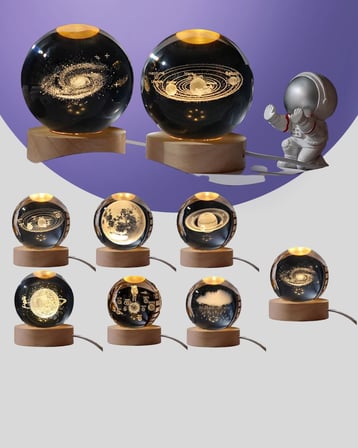 Samanyolu Desenli Kristal Küre Ahşap Standlı Gün Işığı LED Masa Lambası