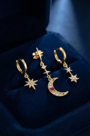 Gold Renk 3 lü Ay ve Yıldız Model Küpe