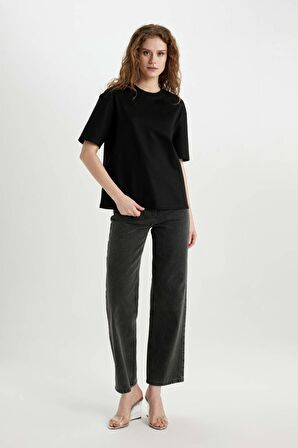 DeFacto Relax Fit Bisiklet Yaka Premium Basic Kısa Kollu Tişört B6444AX24SPBK27