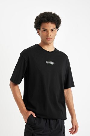 DeFacto Rick and Morty Boxy Fit Bisiklet Yaka Pamuklu Sırt Baskılı Kısa Kollu Tişört C6511AX24AUBK81