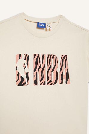 DeFacto Kız Çocuk NBA Wordmark Oversize Geniş Kalıp Bisiklet Yaka Kısa Kollu Tişört E7631A825HSBG700