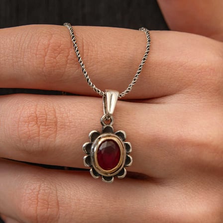 925 Ayar Gümüş Kırmızı Taşlı Çiçek Model Kolye