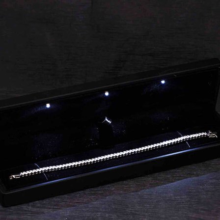 925 Ayar Gümüş 4 mm Beyaz Taşlı Su Yolu Kadın Bileklik (Işıklı Kutulu)