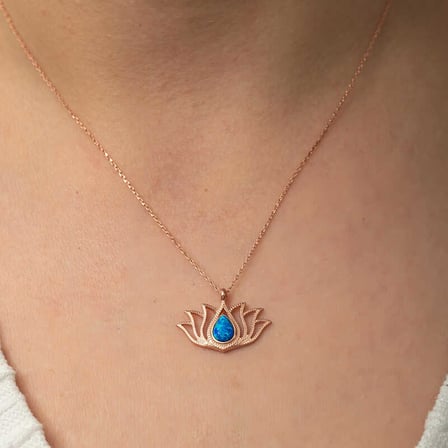 925 Ayar Gümüş Rose Kaplama Opal Taşlı Lotus Çiçeği Kolye