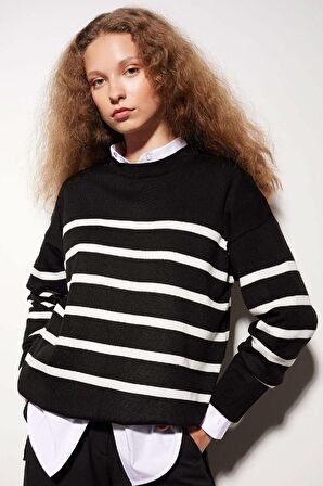 DeFacto Relax Fit Yumuşak Dokulu Çizgili Bisiklet Yaka Triko Kazak Tunik S7517AZ24WNBK27