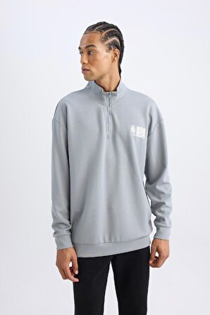 DeFactoFit NBA Wordmark Oversize Geniş Kalıp Fermuarlı Dik Yaka Sırt Baskılı Skuba Dalgıç Kumaş Sweatshirt C8917AX24AUGR445