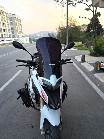 MOTOCAM Benelli TRK 251 Siperlik Ön Cam 2019-2023 Model 56cm Siyah Renkli 4mm
