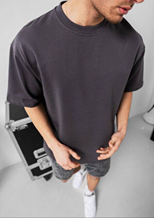 OVERSIZE ÖZEL DİKİM TEK RENK TİŞÖRT - MANKEN ÜST DÜZEY SPOR TİŞÖRT