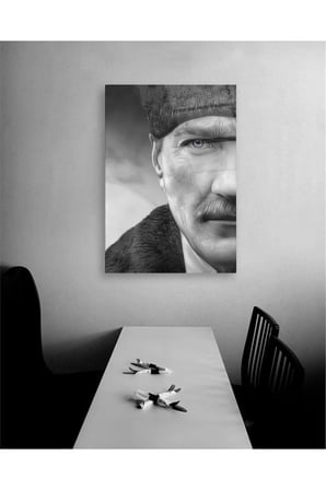 Atatürk Yarı Portre Siyah Beyaz Cam Tablo
