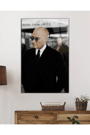 Takım Elbiseli Atatürk Portresi Cam Tablo, Darbelere Dayanıklı Kırılmaz Temperli