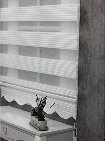 Beyaz Geniş Plise Etek Dilimli Zebra Stor Güneşlik Perde