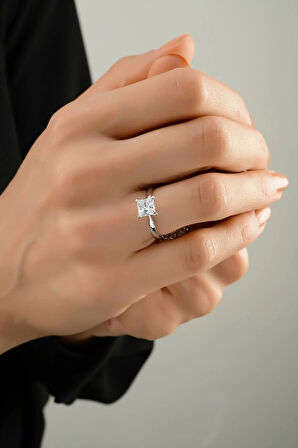 Beyaz Tektaş Altın Yüzük