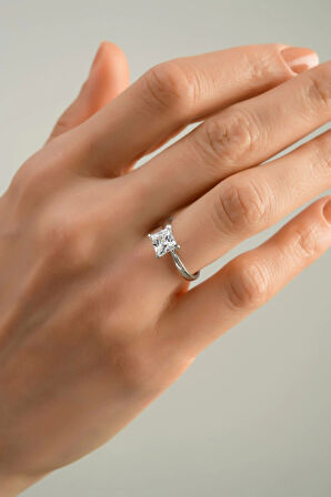 Beyaz Tektaş Altın Yüzük