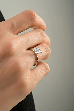 Beyaz Tektaş Altın Yüzük