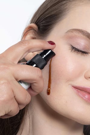 mineaderm Gözenek Sıkılaştırmaya Yardımcı Niacinamide Serum 30 ML 350303