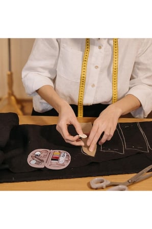 Taşınabilir Seyahat Tipi Mini Dikiş Seti, İğne, İplik, Makas ve Tamir Aksesuarlarıyla Acil Durum Kit
